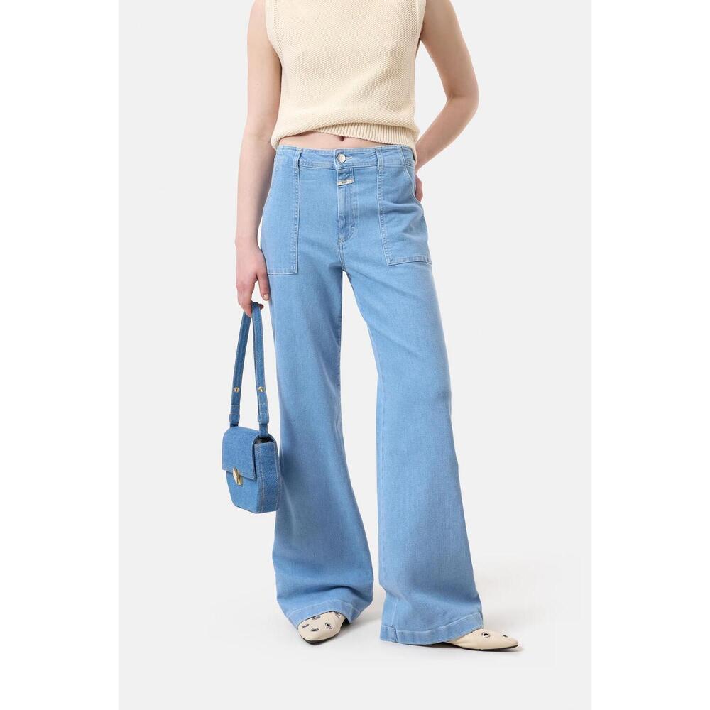 NEW CLOSED aria flared jeans in light wash